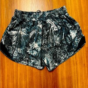 Lululemon shorts size 6